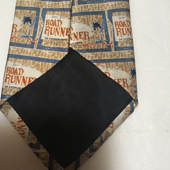 Looney Tunes 100% Silk Warner Brothers The Scrapes of Wrath Neutral Colors Tie - Picture 3 of 9